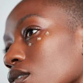 50123_pro-collagen_eye_revive_mask_application-a_2000x2000